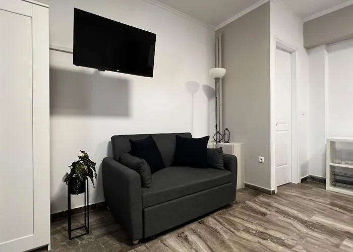 Zoufi's In The Heart Of The Old Town Patras